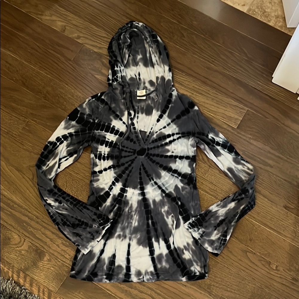 Balance collection by Marika Black and White Tie-Dye Hoodie size small